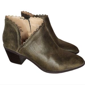 Journee Collection Tessa Scalloped Booties Olive Faux Suede • Size 8